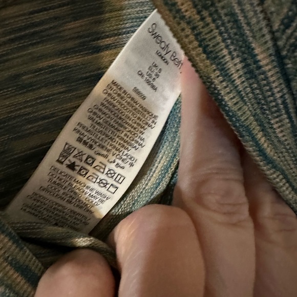 Sweaty Betty   Beautiful green pattern long sleeve - Picture 2 of 6